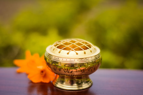 Gold Resin Holder - Pavitra